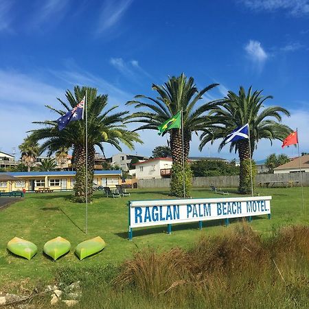 Raglan Palm Beach Motel Εξωτερικό φωτογραφία