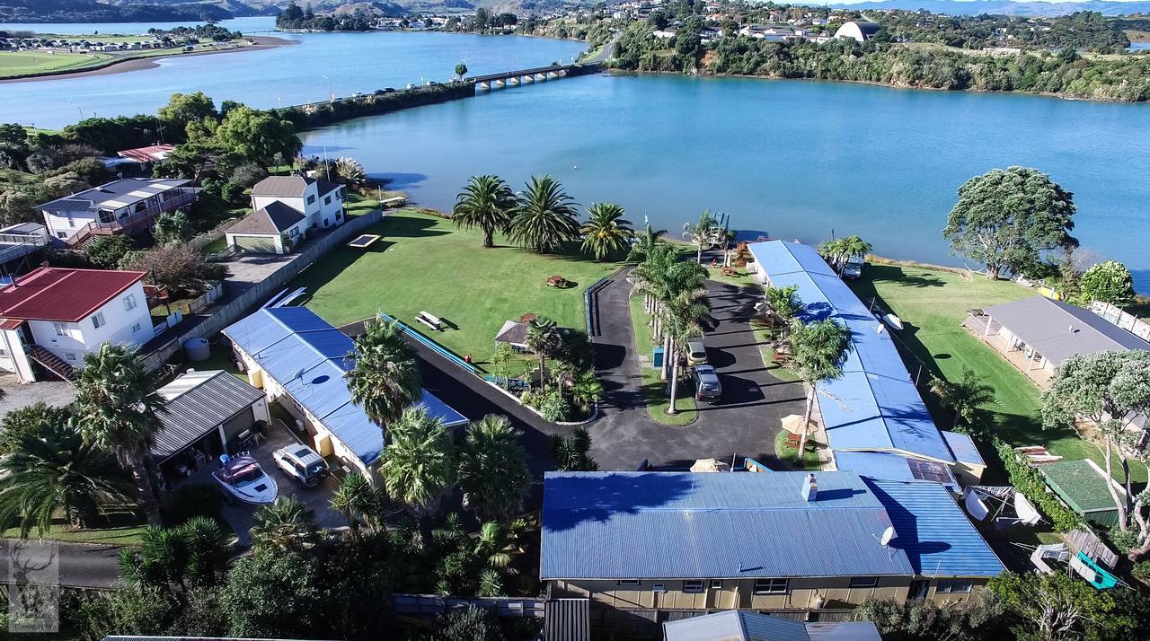 Raglan Palm Beach Motel Εξωτερικό φωτογραφία