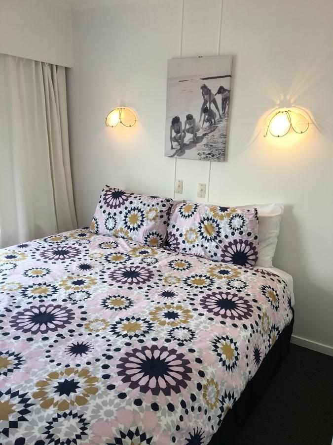 Raglan Palm Beach Motel Εξωτερικό φωτογραφία