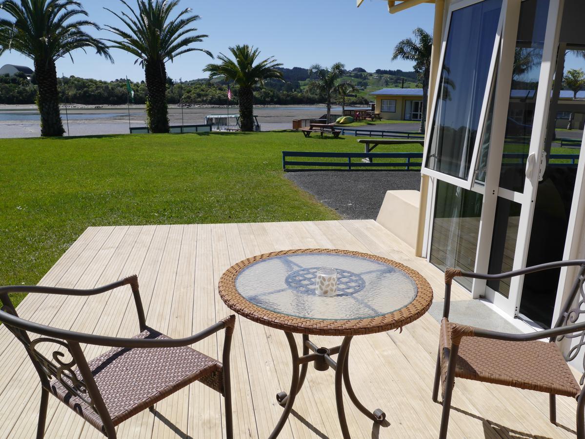 Raglan Palm Beach Motel Εξωτερικό φωτογραφία