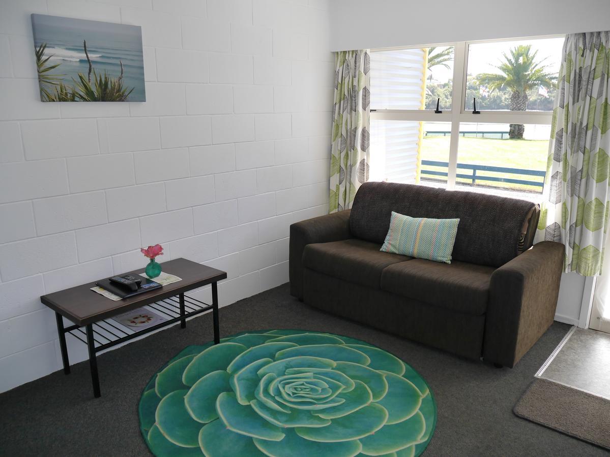 Raglan Palm Beach Motel Εξωτερικό φωτογραφία