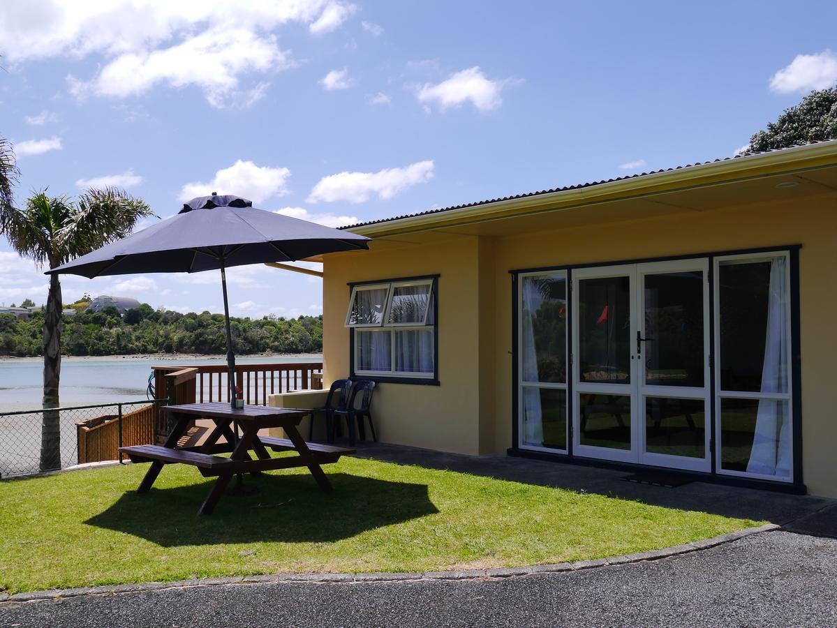 Raglan Palm Beach Motel Εξωτερικό φωτογραφία