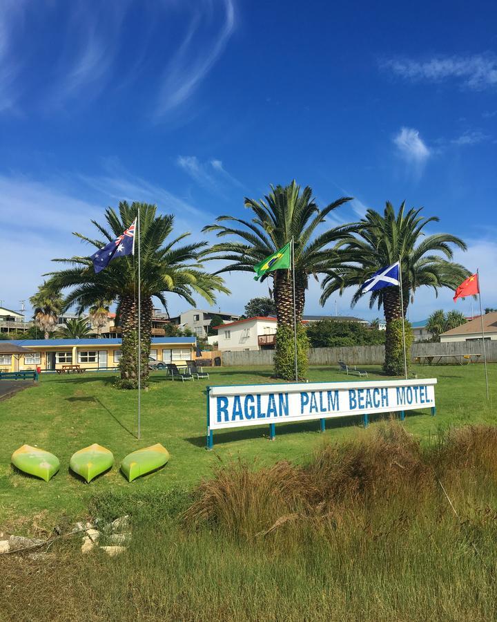 Raglan Palm Beach Motel Εξωτερικό φωτογραφία