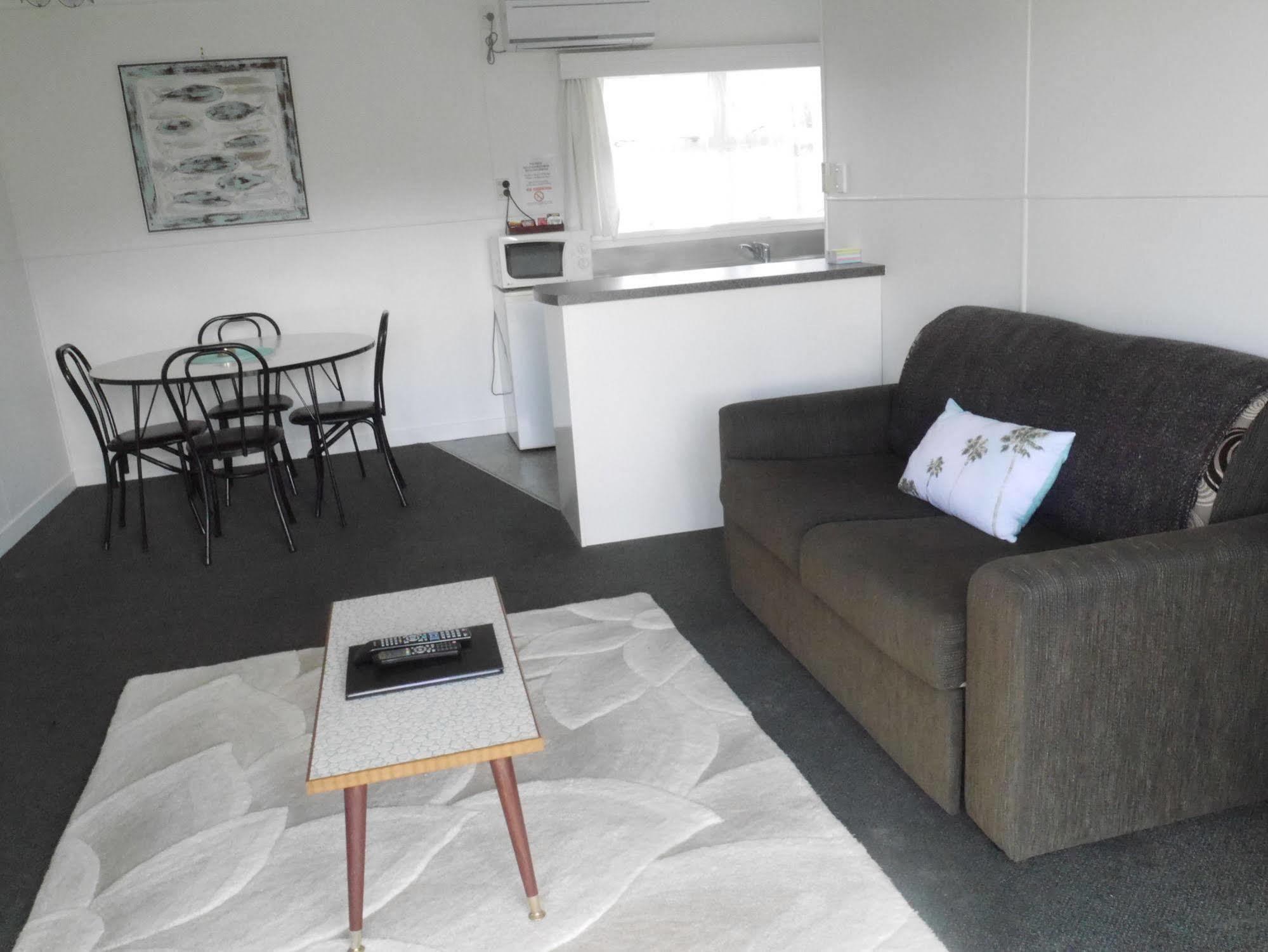 Raglan Palm Beach Motel Εξωτερικό φωτογραφία