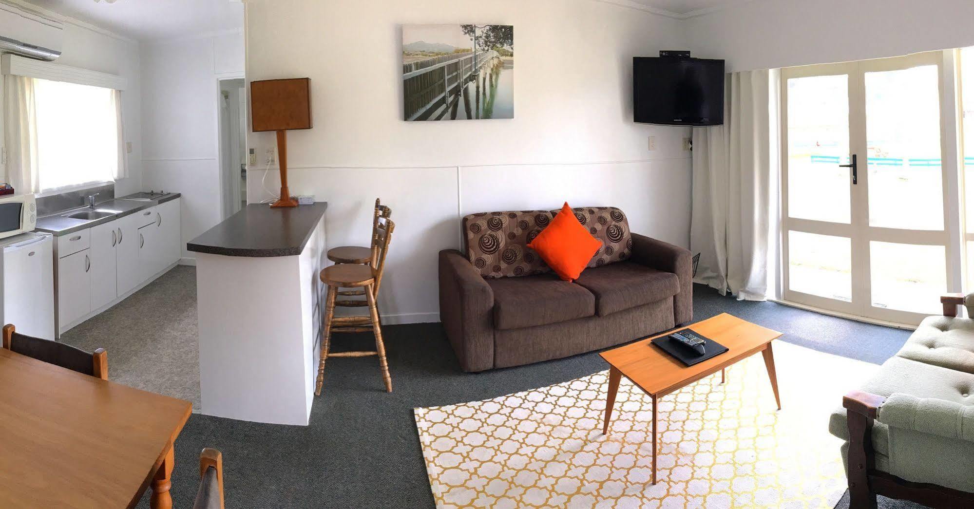 Raglan Palm Beach Motel Εξωτερικό φωτογραφία