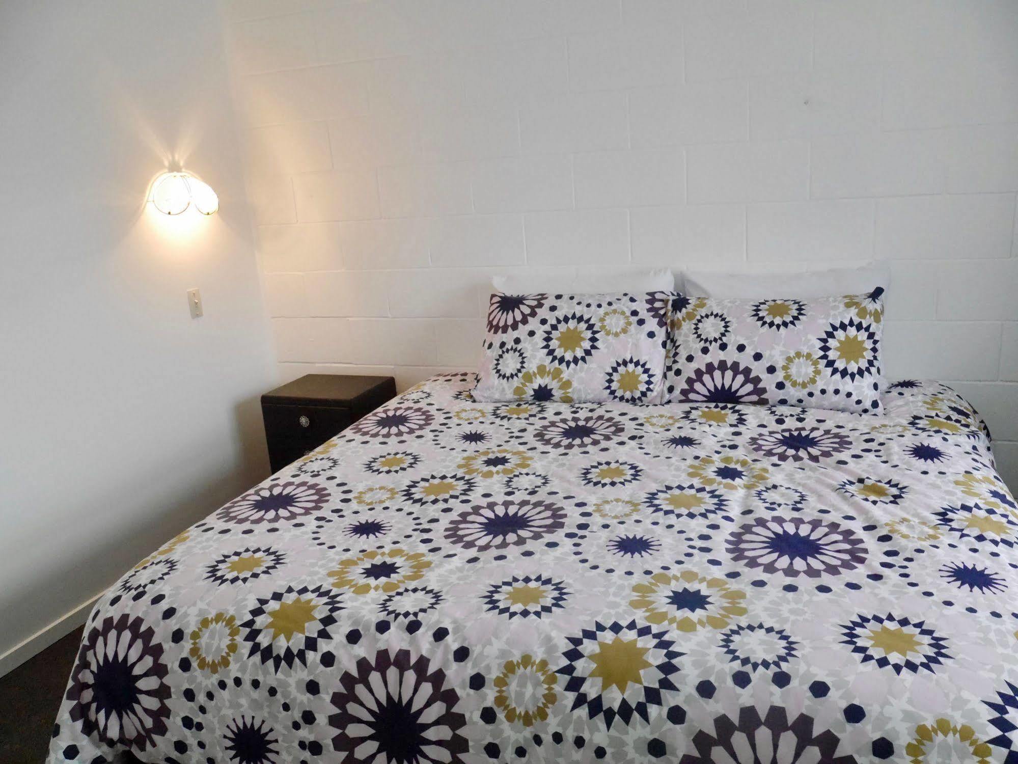Raglan Palm Beach Motel Εξωτερικό φωτογραφία