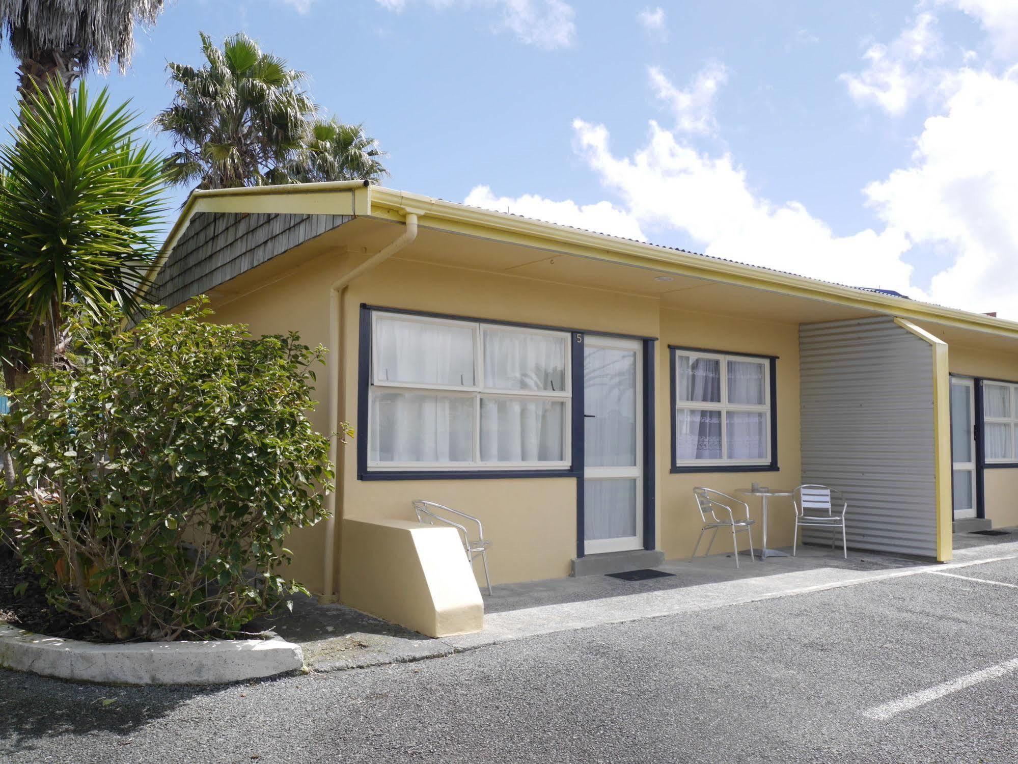 Raglan Palm Beach Motel Εξωτερικό φωτογραφία