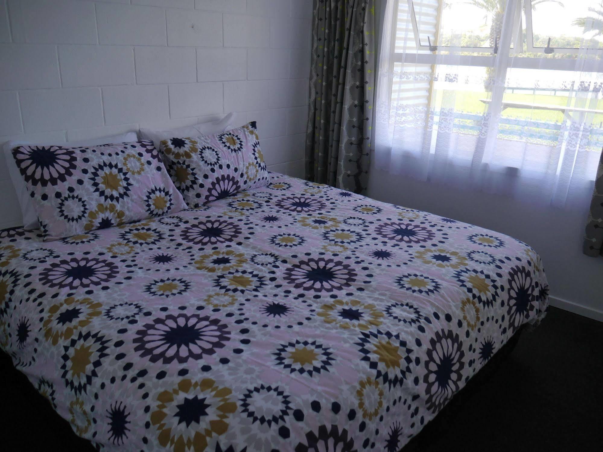 Raglan Palm Beach Motel Εξωτερικό φωτογραφία