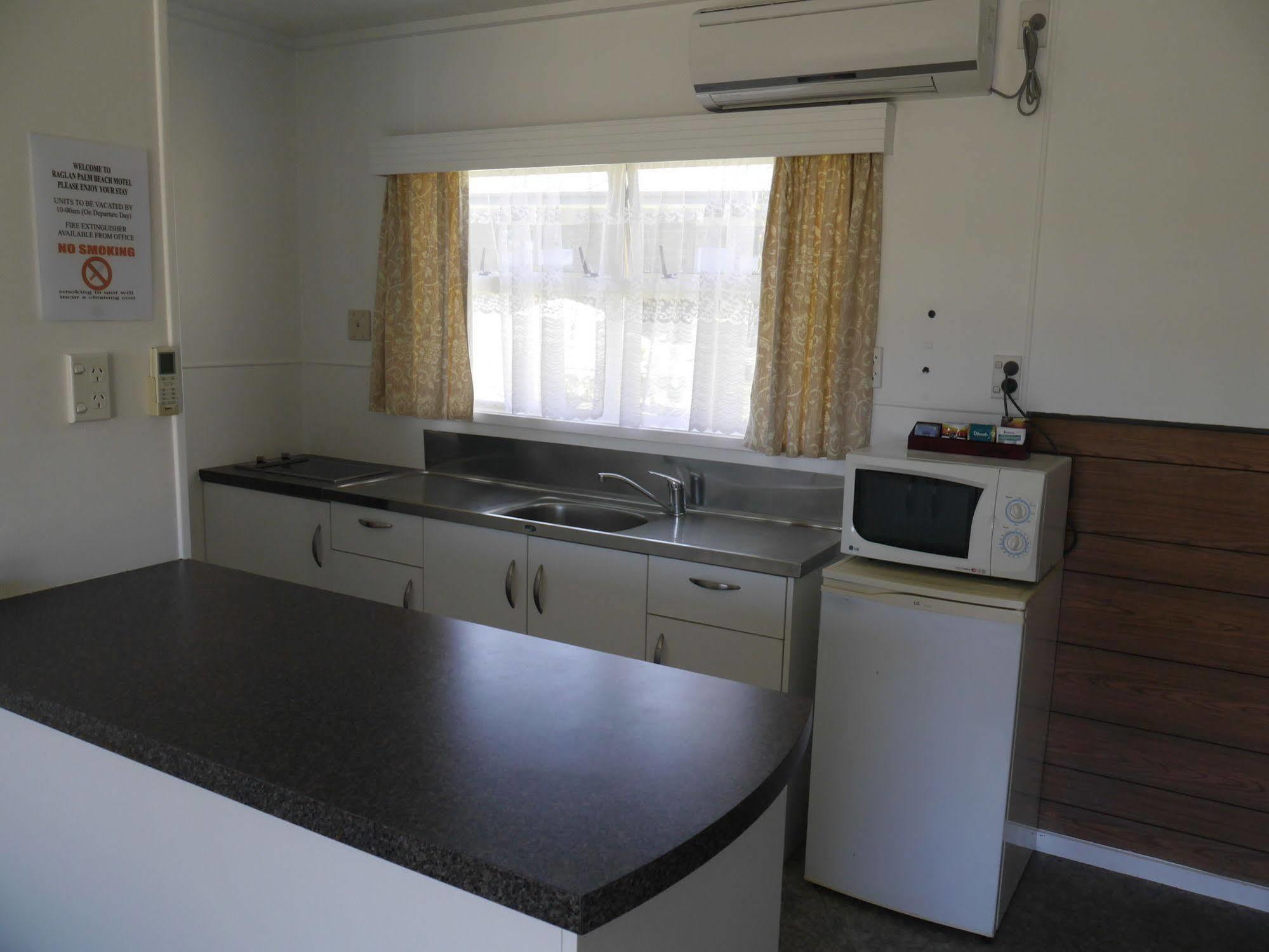 Raglan Palm Beach Motel Εξωτερικό φωτογραφία